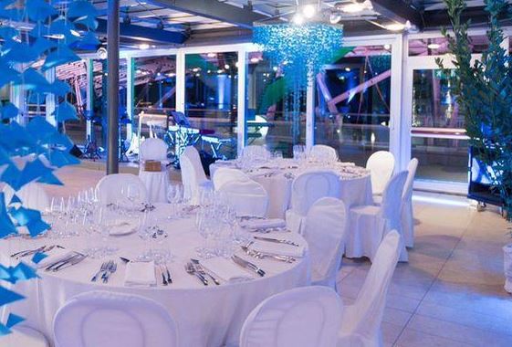 Allestimento elegante in giardino